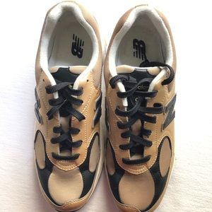 New Balance 498 - size 10 Gold/Black